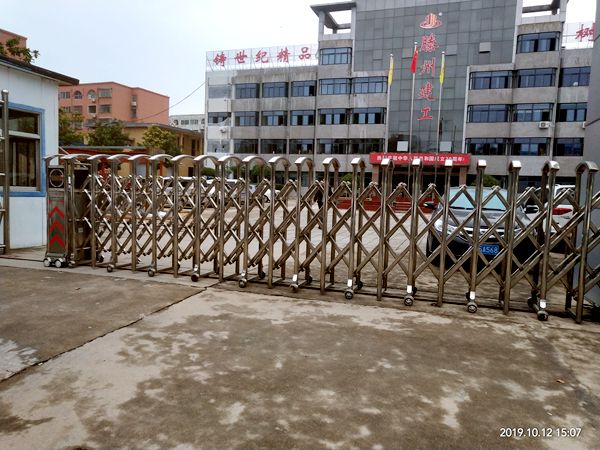 浙江某高校应用自动伸缩门