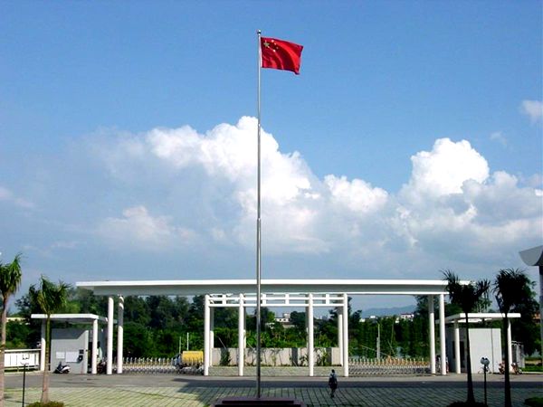 某学校旗杆